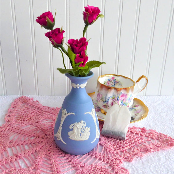1969-Wedgwood-blue-jasper-vase