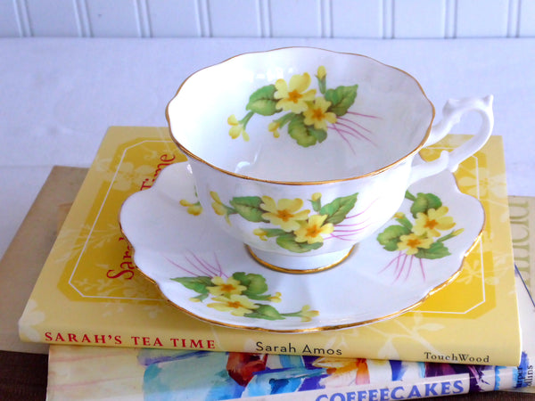 1960年代 limited   <tea time> Antique Large Tea Cup With 2 Handles Called the Queen and Saucer