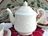 Teapot Wedgwood Embossed Patrician Floral Creamware 1969 4-6 cups