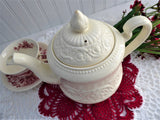 Teapot Wedgwood Embossed Patrician Floral Creamware 1969 4-6 cups