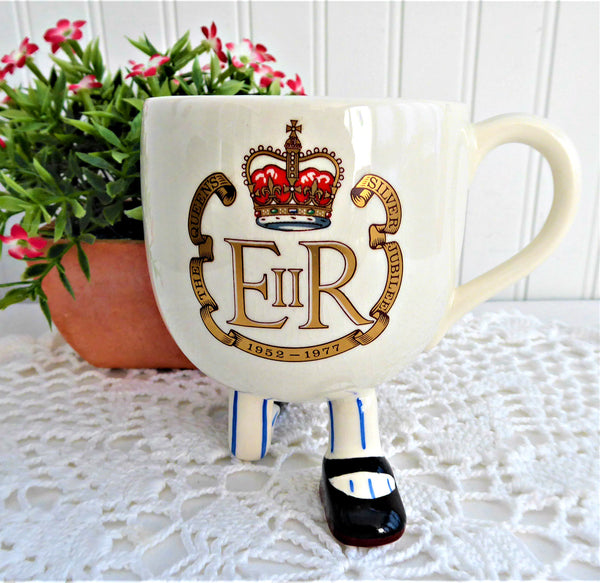 Walking Ware Mug Queen Elizabeth II 1977 Silver Jubilee Black