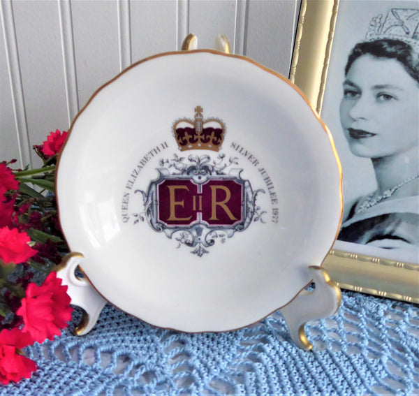 Queen Elizabeth II Silver Jubilee 1977 Souvenir Dish Plate Royal