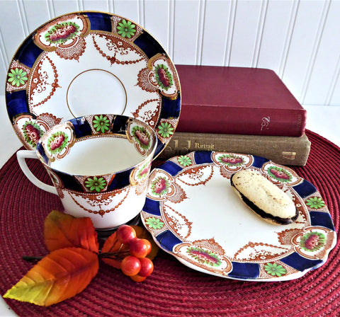 https://www.antiquesandteacups.com/cdn/shop/files/1920s-Doric-Imari-teacup-trio-a_9272fb48-fa64-4d4b-83e4-32a98cd25a7d_large.jpg?v=1695748788