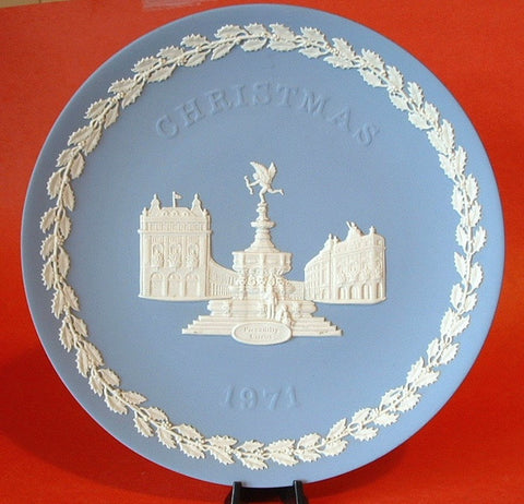 Wedgwood England Christmas Plate 1971 Piccadilly Circus London Blue Jasperware