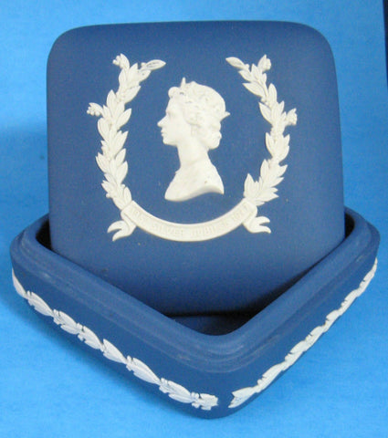 Queen Elizabeth II Silver Jubilee 1977 Blue Jasperware Square Wedgwood Lidded Box