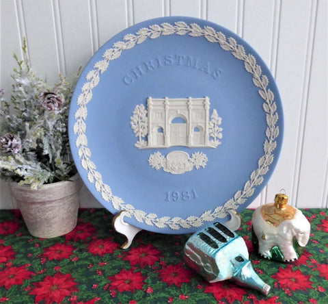 Wedgwood 1981 Christmas Plate Marble Arch London England Jasperware Blue And White