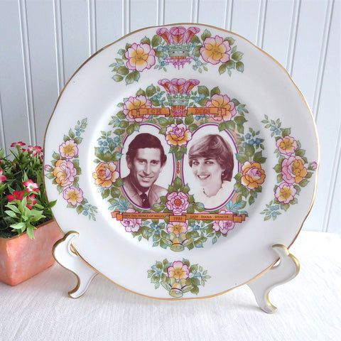 Plate Royal Wedding Prince Charles And Lady Diana Floral 1981 Pretty Bone China