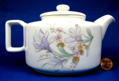 Teapot Floral Wild Flowers Porcelain Hues N Brews New Japan 2006 - Antiques And Teacups - 1