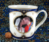 Wedding Kiss Mug Will And Kate English Boxed Bone China England - Antiques And Teacups - 1