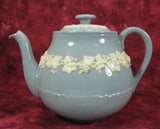 Teapot Wedgwood Embossed Blue With White Grapevine Large 4-6 Cups 1940s - Antiques And Teacups - 2