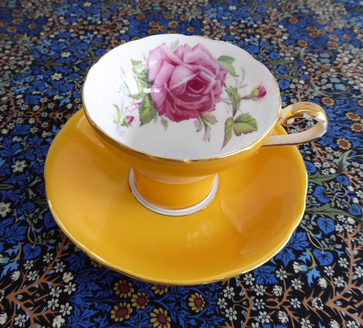 アンティーク　チャイナ　ローズメダリオン ２枚　Chinese Rose Sevres Roses - Tea Set for 2 Persons - Herend Austria