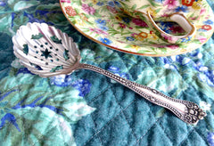 Edwardian Sterling Silver Sugar Sifting Spoon Fancy Paisley Holes