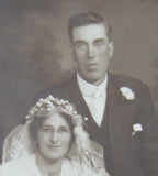 Edwardian Cabinet Card Photo Wedding Pair Fern Bouquet Bride Seated 1900-1910