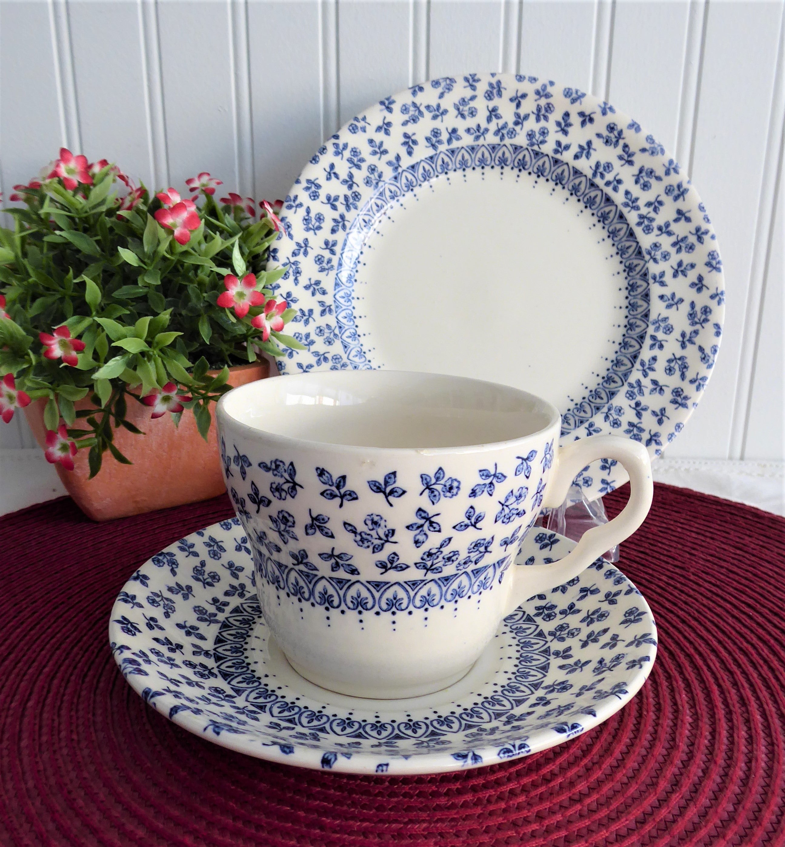 美品 イタリア製 トゥモローランド購入 Blue notes oval way Vintage blue white tea or side PLATE, TABLEWARE by EIT Ltd