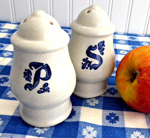 Pfaltzgraff USA Yorktowne Salt And Pepper Shakers Vintage Blue And White 1970s