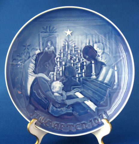 Plate Bing And Grondahl 1971 Christmas At Home Mother And Child At Piano Blue