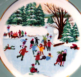 Christmas Plate E Wedgwood 1975 Skaters On The Pond Green Border Avon England