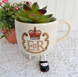 Walking Ware Mug Queen Elizabeth II 1977 Silver Jubilee Black Shoes Carlton Ware Iconic