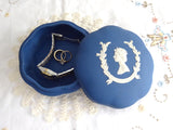 Queen Elizabeth II Wedgwood Jasperware Powder Box Silver Jubilee 1977 Dark BlueFigures