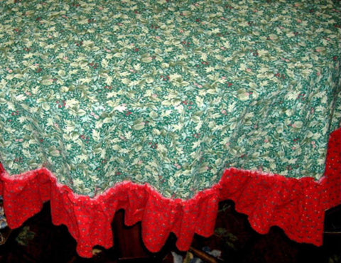 Christmas Tablecloth Morris Print Red Ruffle 36 Inch Round 1990s Artisan Made