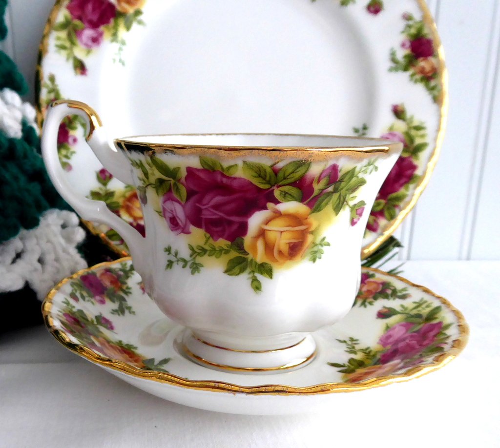 Tea Cup Trio Royal Albert Old Country Roses 1990s Brush Gold Teacup 8