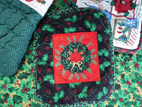 Quilted Holiday Print Pot Holder & Oven Mitt