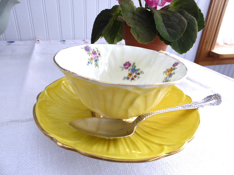 Shelley Primrose Yellow Dresden Footed Oleander Teacup Burnished Gold Afternoon Tea - Antiques And Teacups - 1